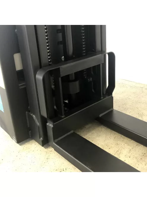 Gyalogkiséretű elektromos magasemelésű raklapemelő WS-15-B-3000